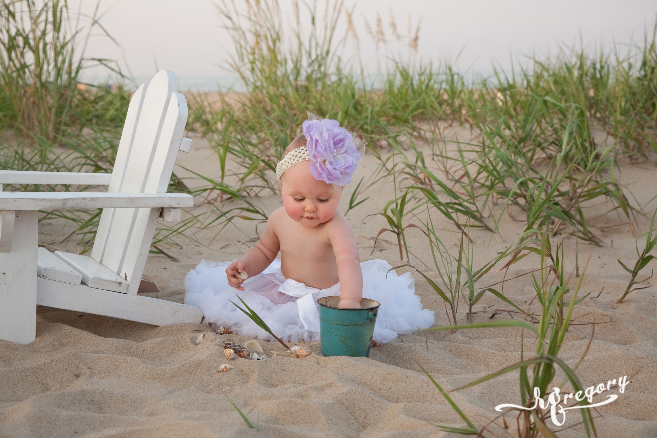 baby girl beach bucket and chair child photographer